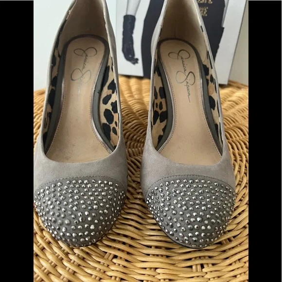 Jessica simpson taupe hot sale heels